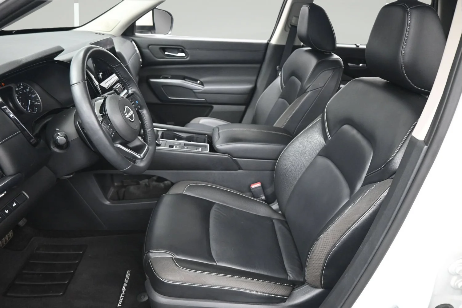 Certified Used 2024 Pearl White Tricoat Nissan SL image 9