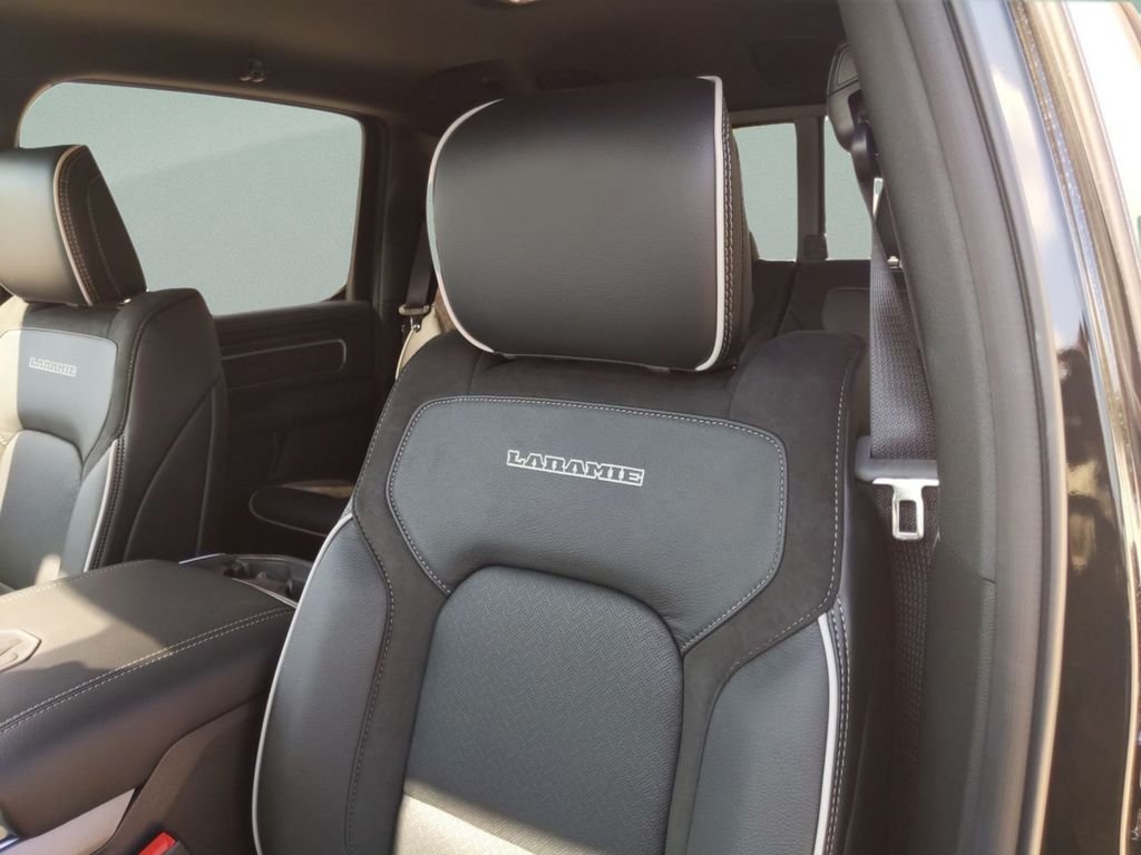 New 2026 Diamond Black Crystal Pearl-Coat Exterior Paint RAM Laramie image 20