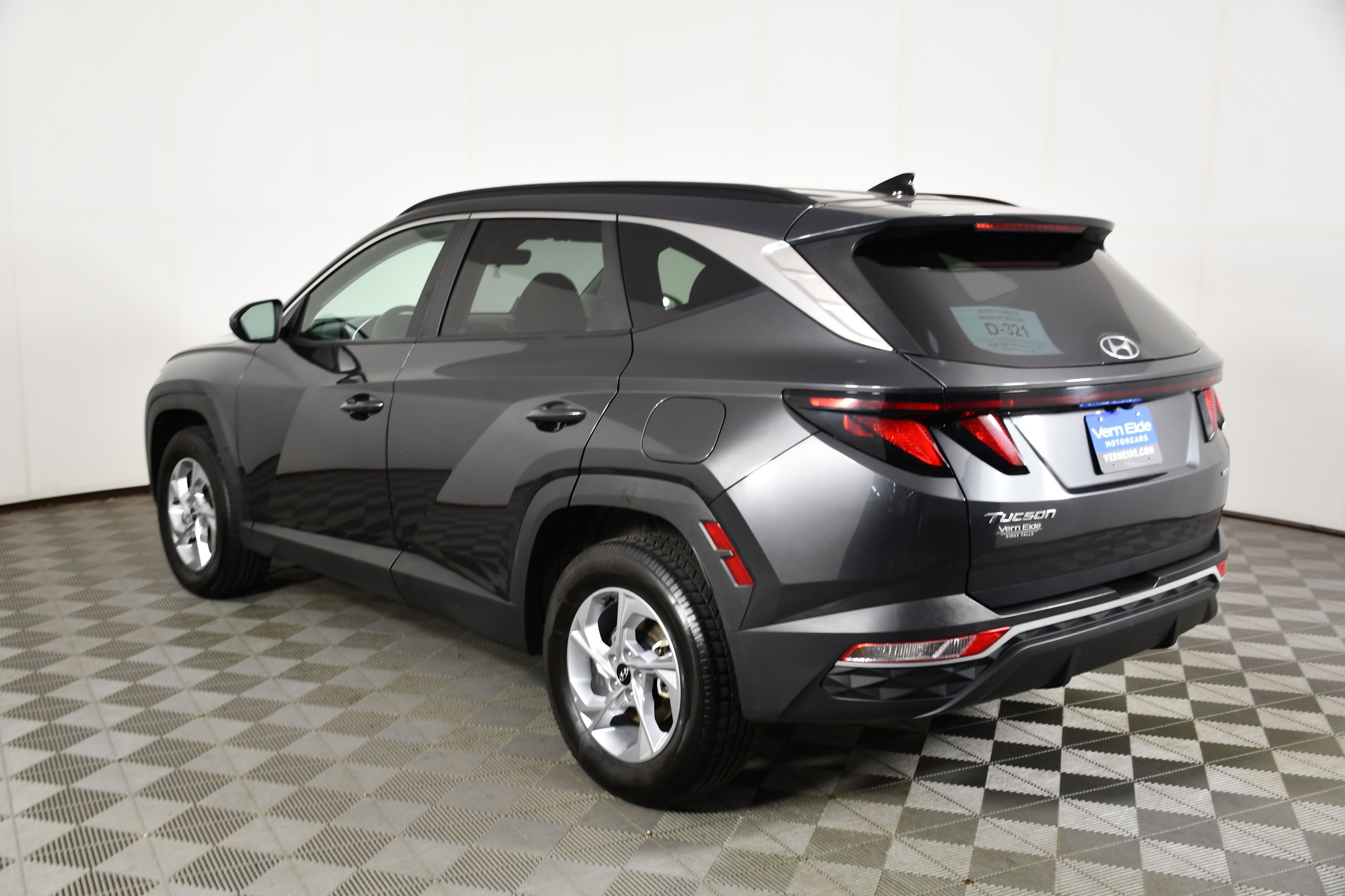 Used 2024 Dark Gray Metallic Hyundai SEL image 8