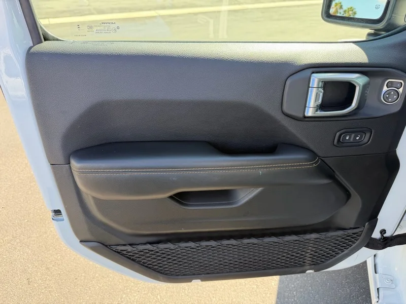2025 Jeep Wrangler 4-Door Sahara - Photo 14