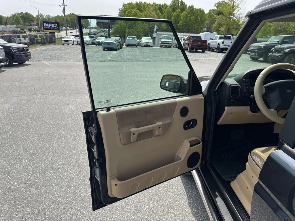 Used 2004  Land Rover SE image 24