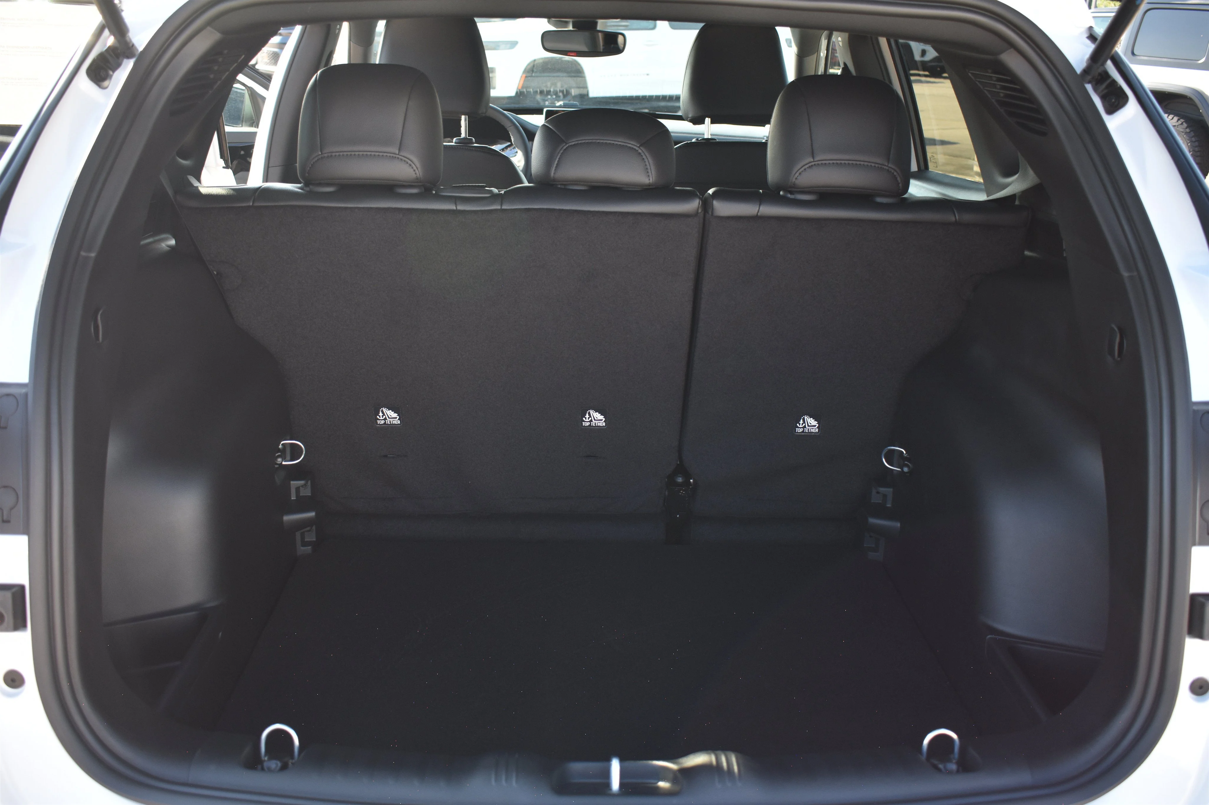 New 2026 Bright White Clearcoat Jeep Latitude Altitude image 16