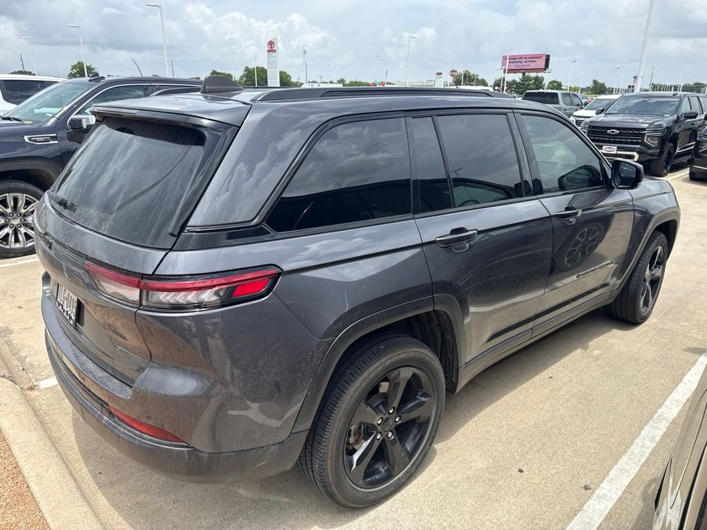 Used 2023 Gray Jeep Altitude X image 3
