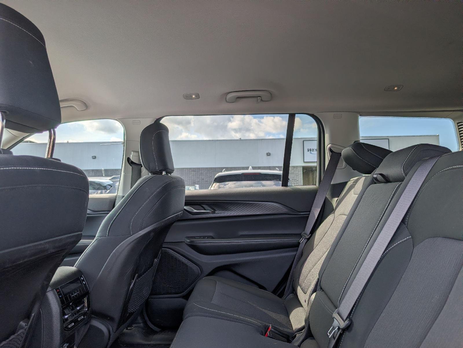 Used 2023 Diamond Black Crystal Pearlcoat Jeep Laredo image 9