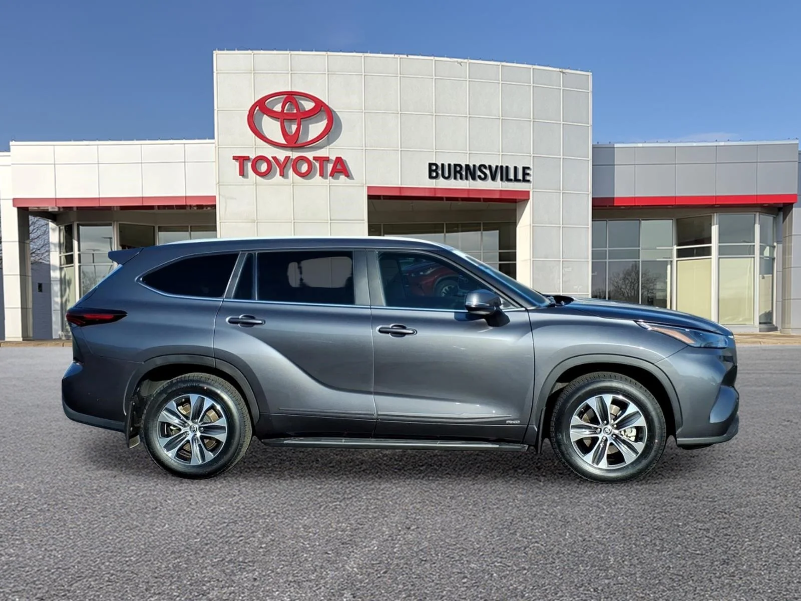 Certified 2025 Toyota Highlander XLE with VIN 5TDKBRCH9SS654424 for sale in Burnsville, Minnesota