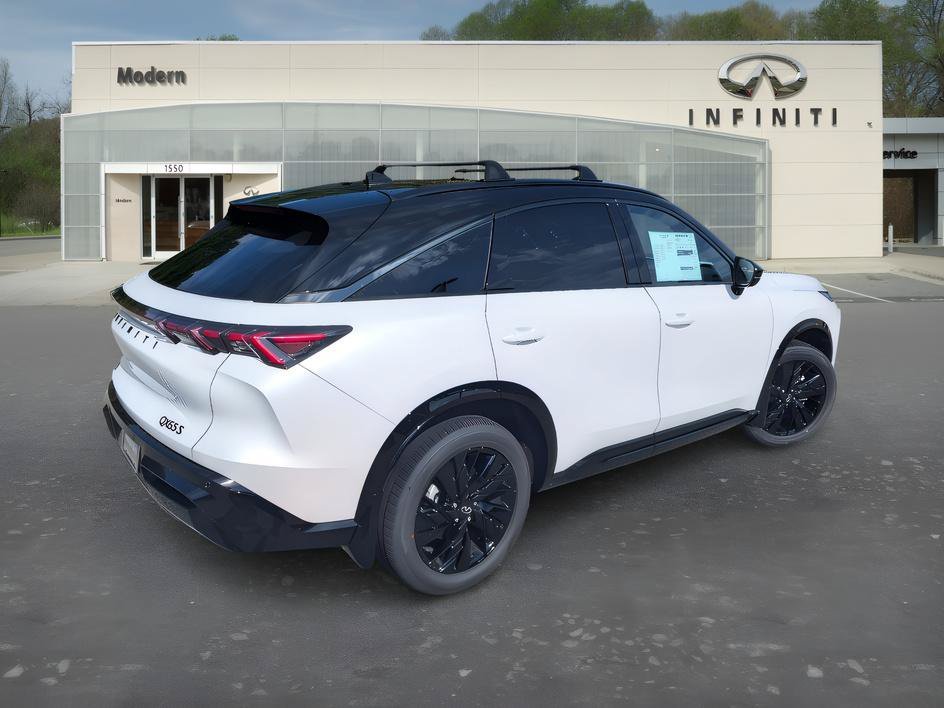 New 2027 2T RAD WHT INFINITI SPORT image 5