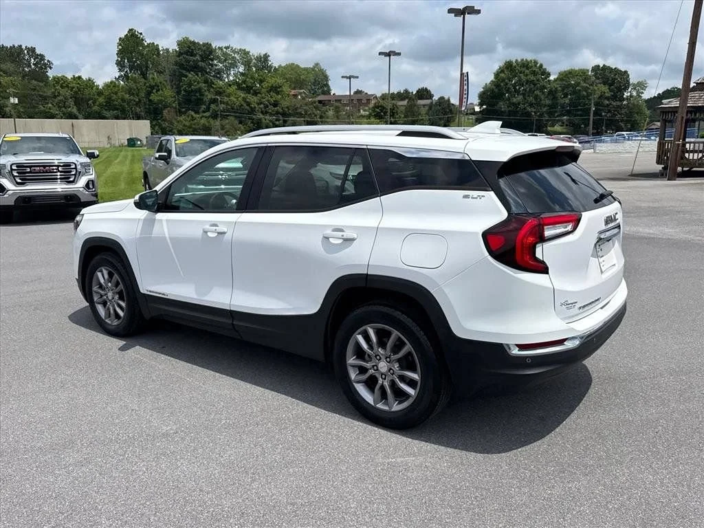 Used 2023 Summit White GMC SLT image 3