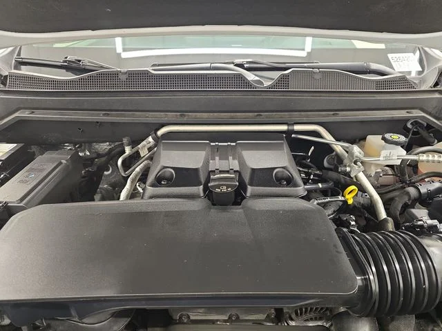 Used 2024 Summit White Chevrolet Z71 image 40