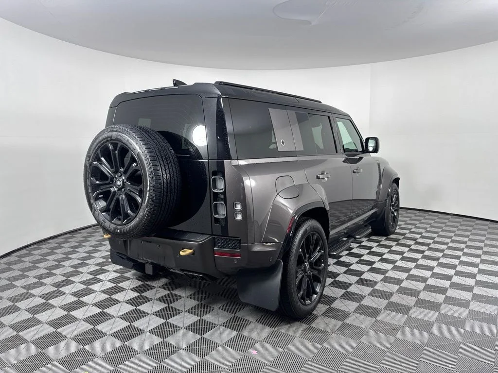 Used 2025 Gray Land Rover OCTA image 5