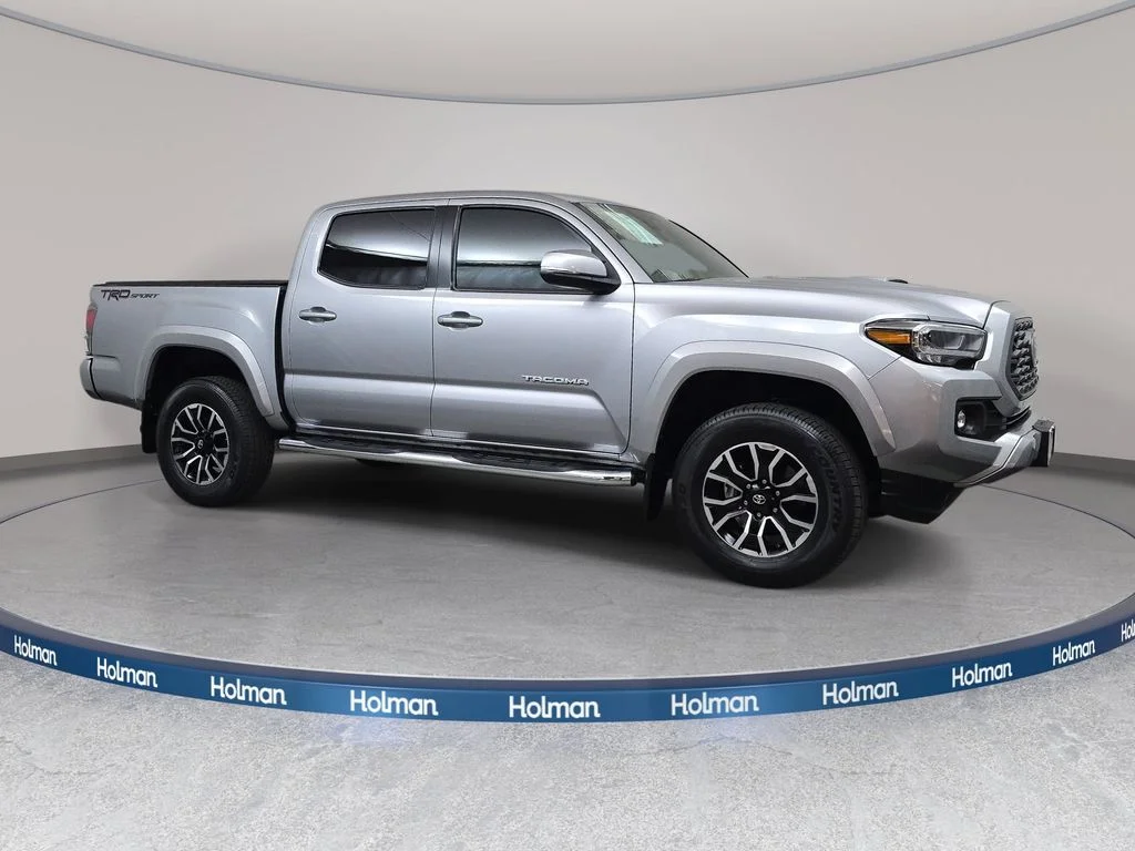 Used 2020 Silver Toyota SR5 image 4