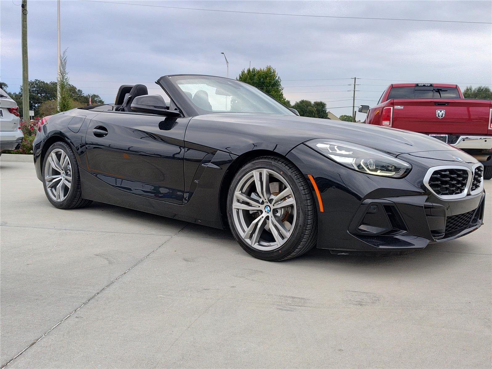 Used 2025 Black Sapphire Metallic BMW sDrive30i image 10