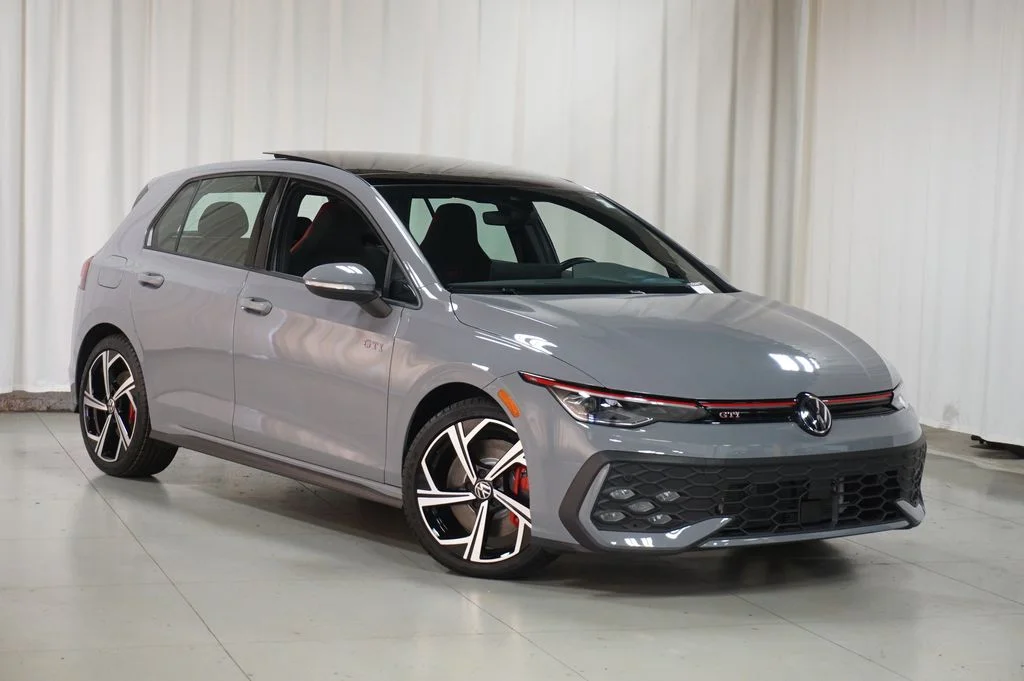 Certified Used 2025 Moonstone Gray Volkswagen 2.0T SE image 5
