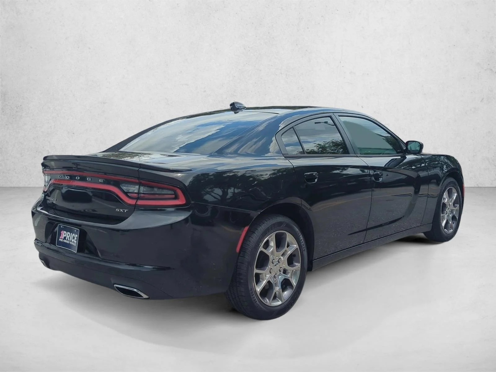 Used 2016 Pitch Black Clearcoat Dodge SXT image 5