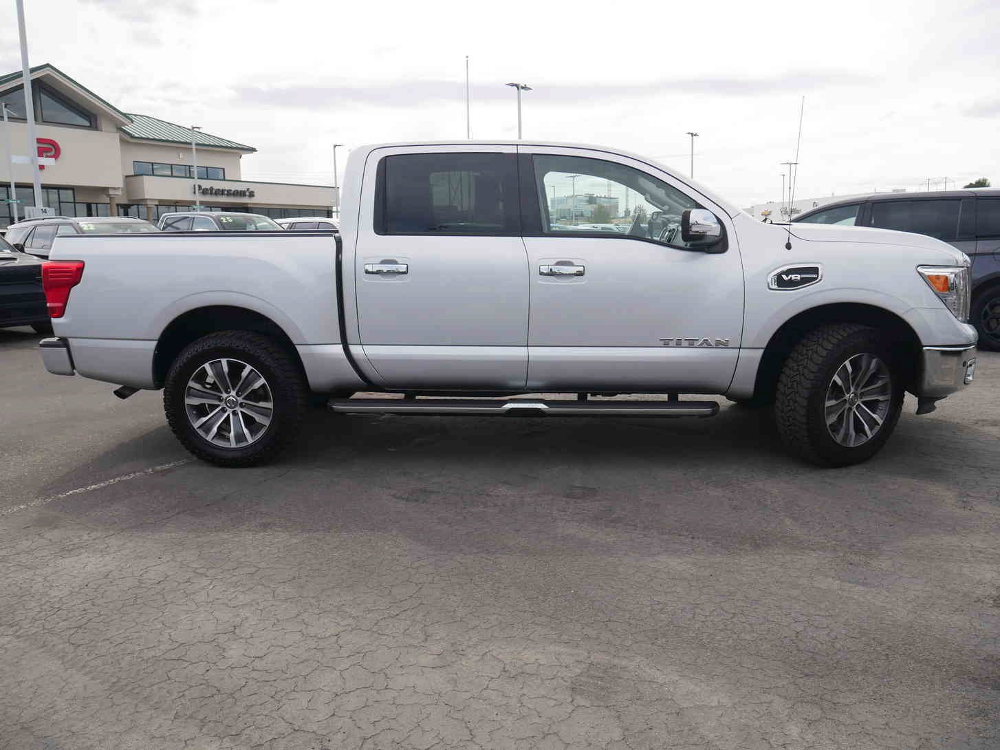 Used 2017 Silver Nissan SL image 26