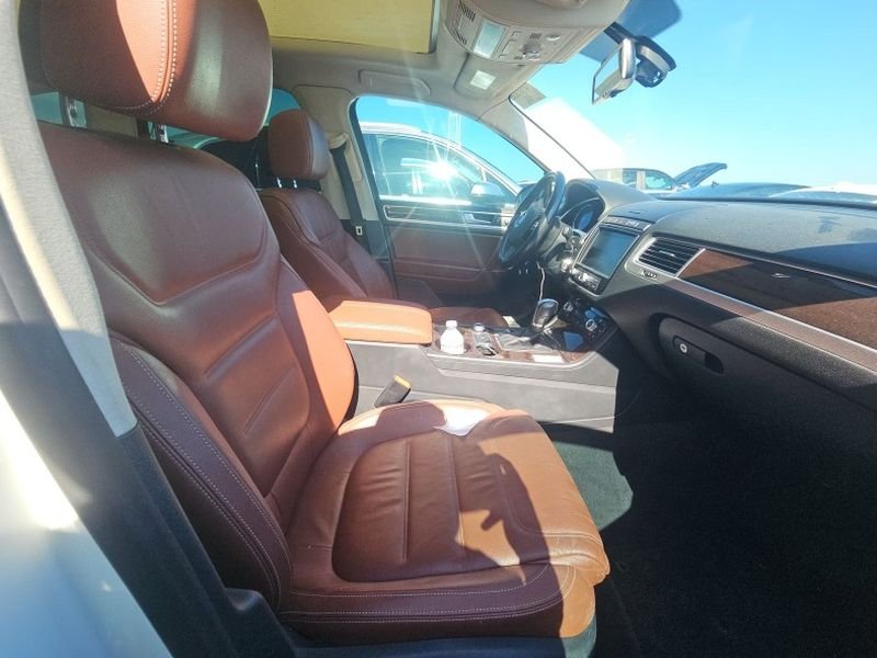 Used 2015 Pure White Volkswagen Lux image 30