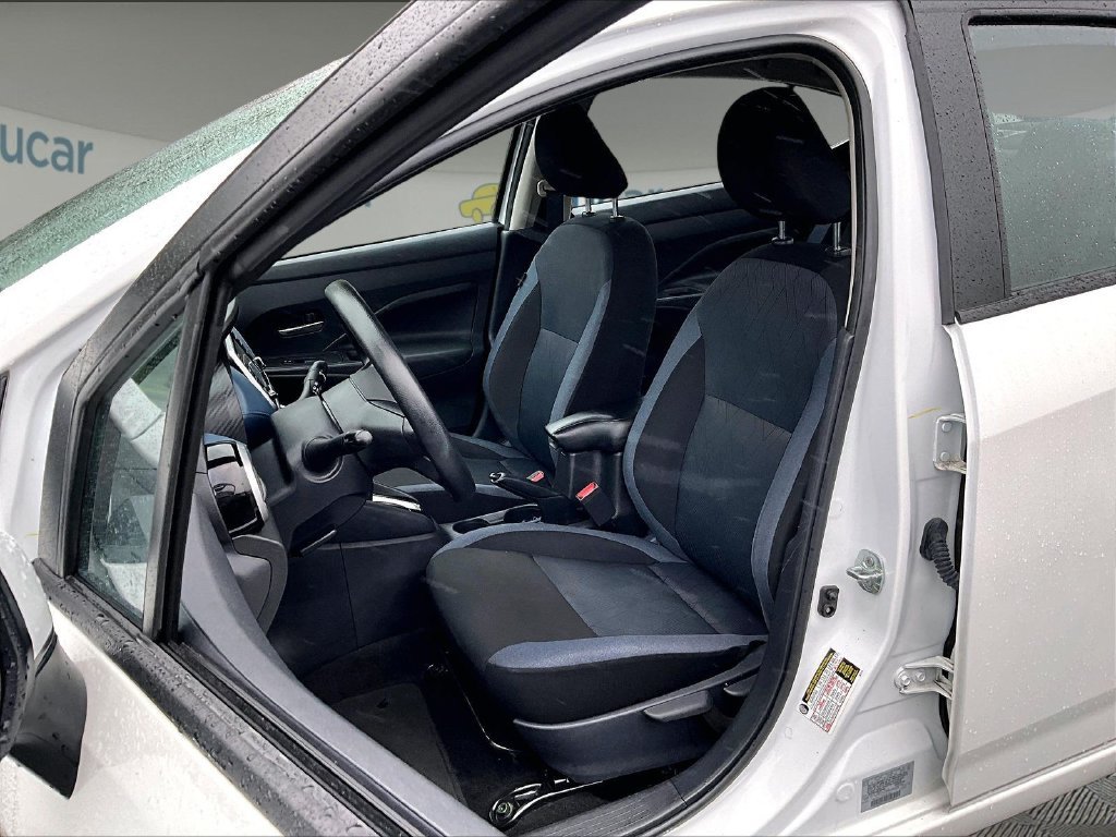 Used 2025 White Nissan 1.6 SV image 10