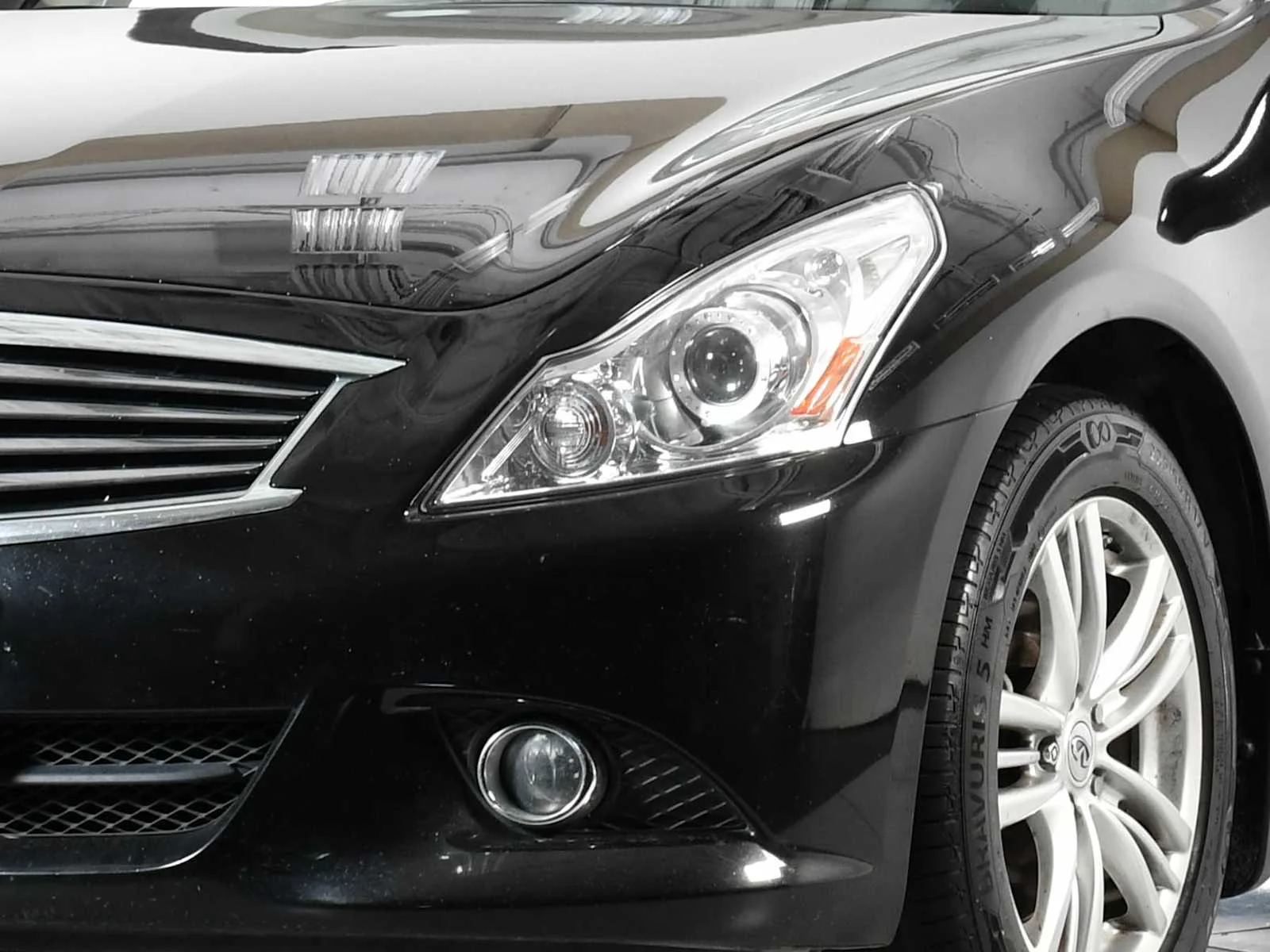 Used 2015 Black Obsidian INFINITI  image 9