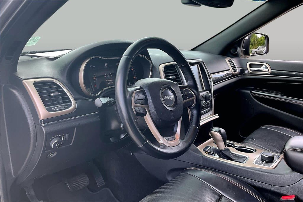 Used 2017 Silver Jeep Limited image 18
