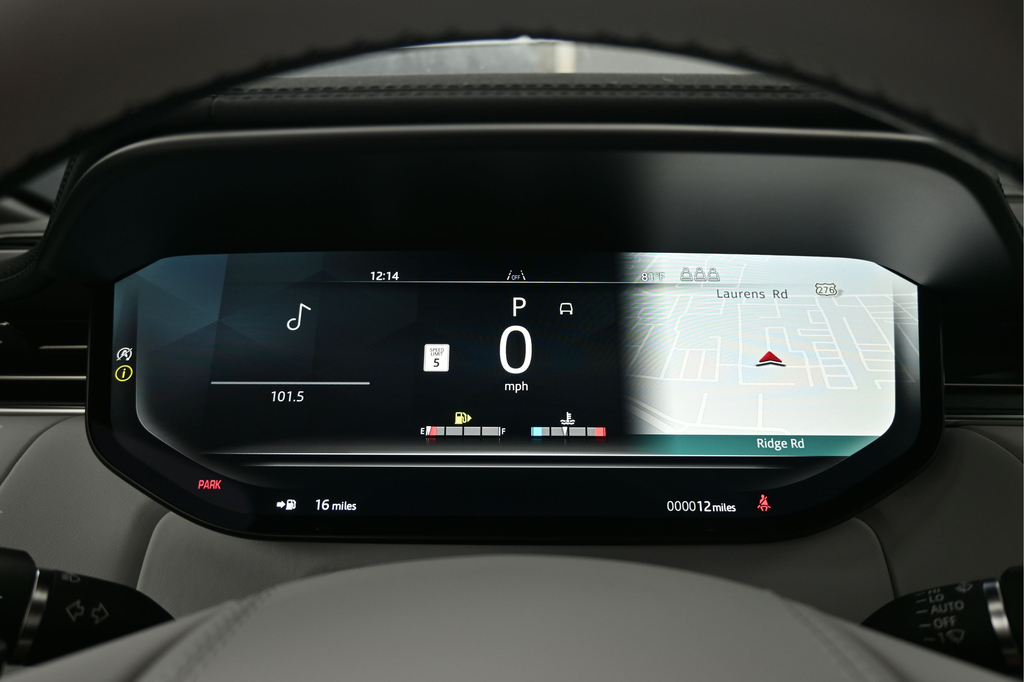 New 2026  Land Rover Dynamic SE image 14