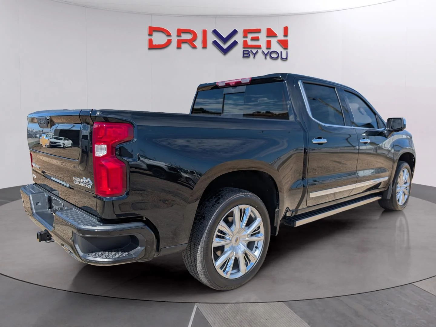 Used 2025 Black Chevrolet High Country image 5