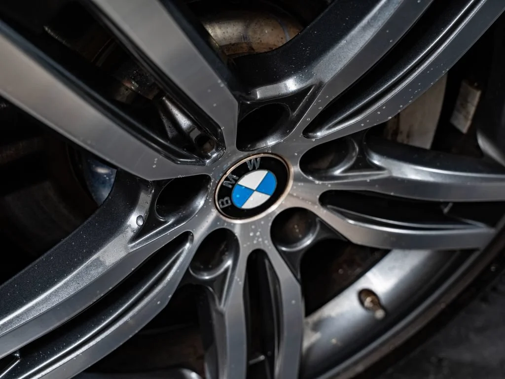 Used 2022 Bluestone Metallic BMW 530i xDrive image 8