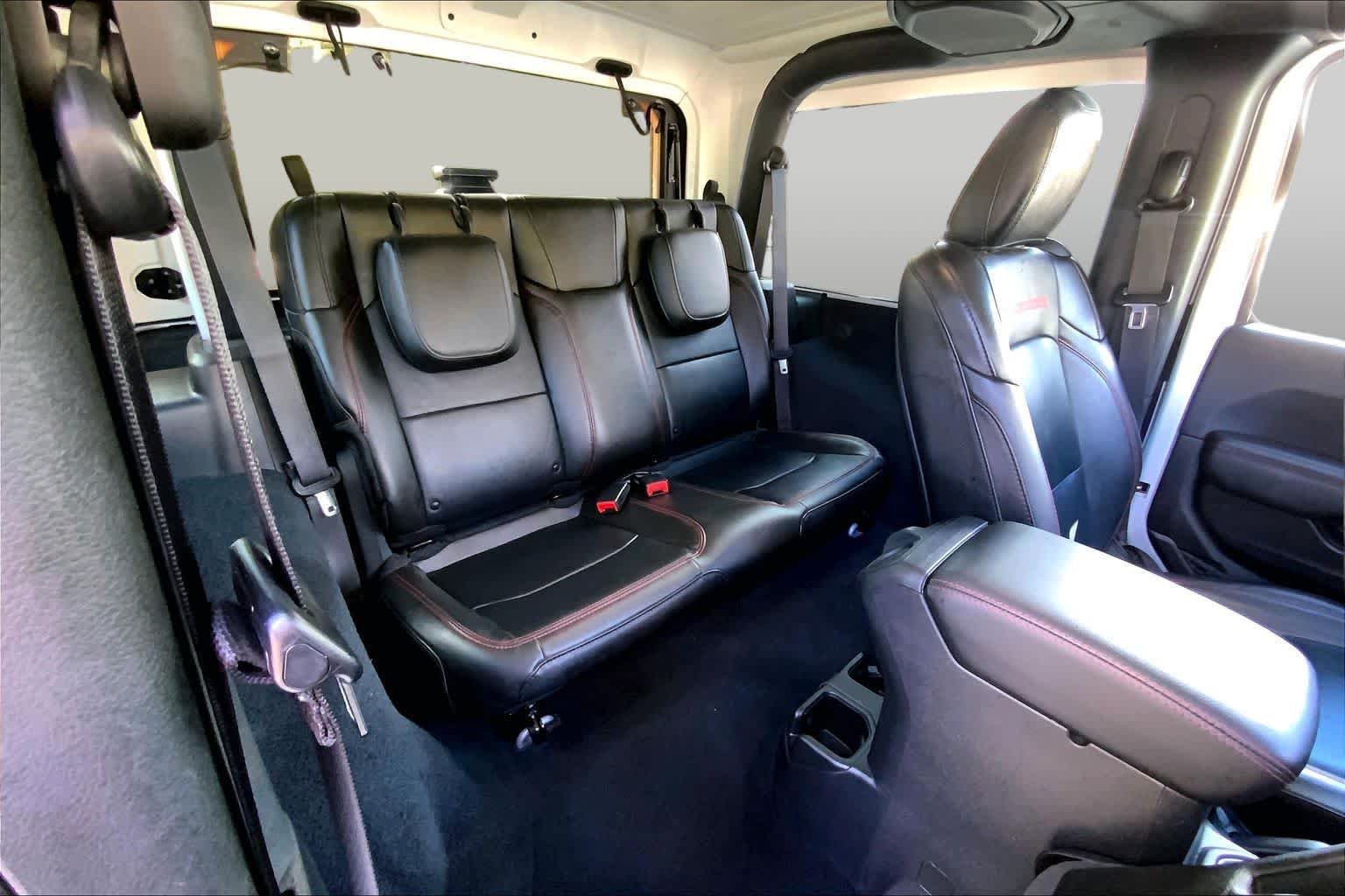 Used 2023 Silver Zynith Clearcoat Jeep Rubicon image 18