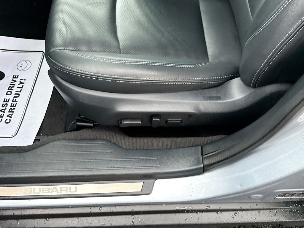 Used 2019 Ice Silver Metallic Subaru Limited image 20