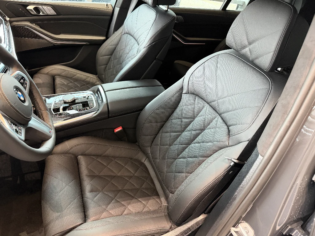 2027 BMW X7 40i - Photo 12