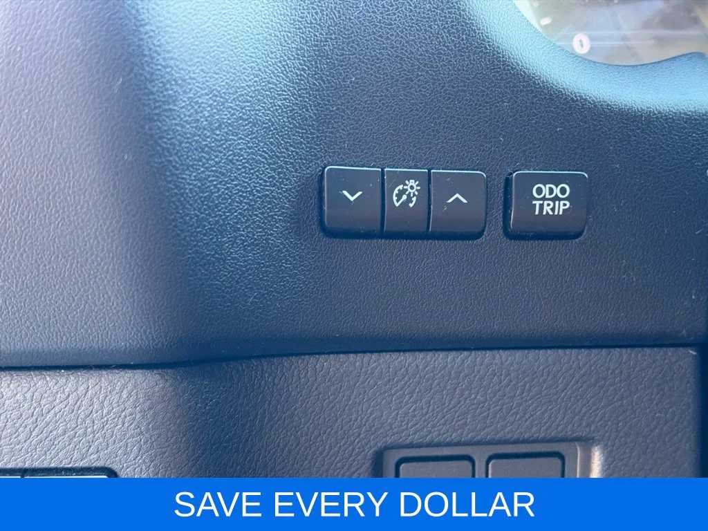 Used 2015  Lexus 200t image 10