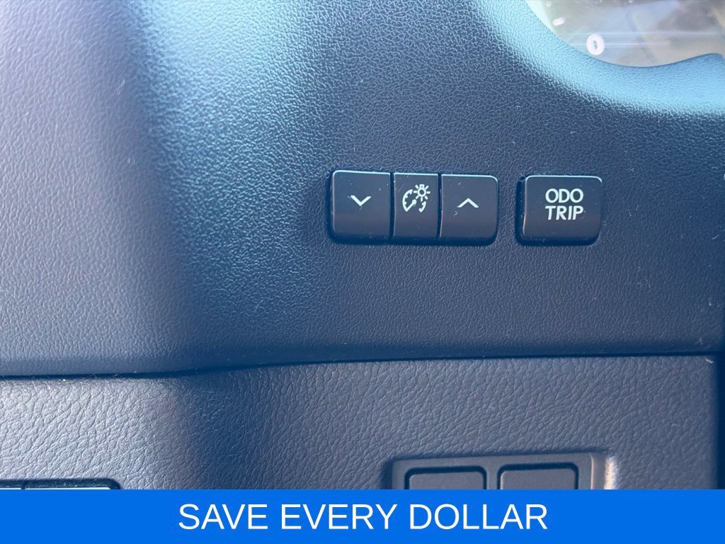 Used 2015  Lexus 200t image 10