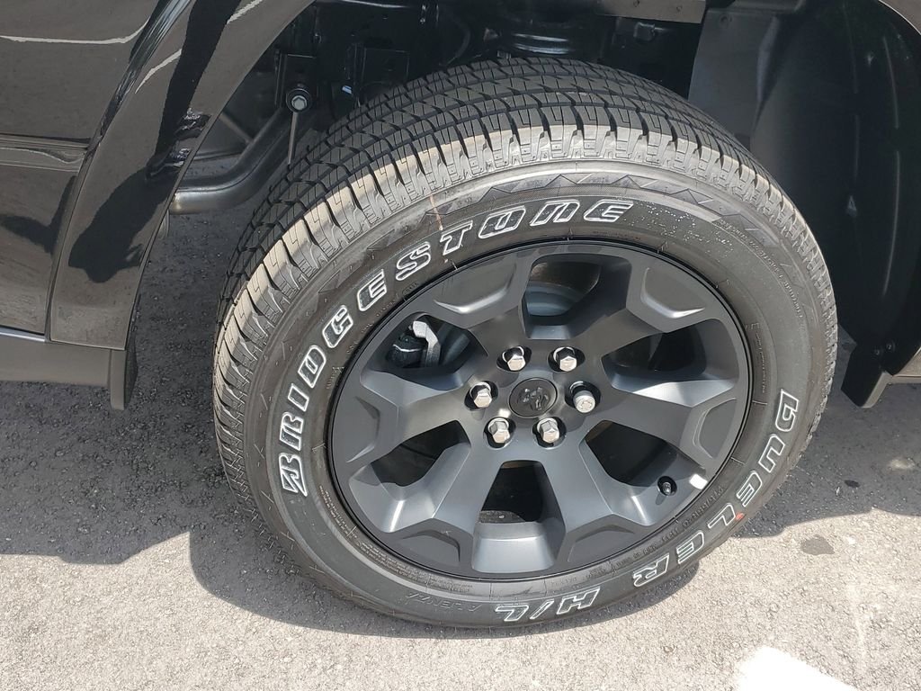 New 2026 Diamond Black Crystal Pearl-Coat Exterior Paint RAM Big Horn/Lone Star image 4