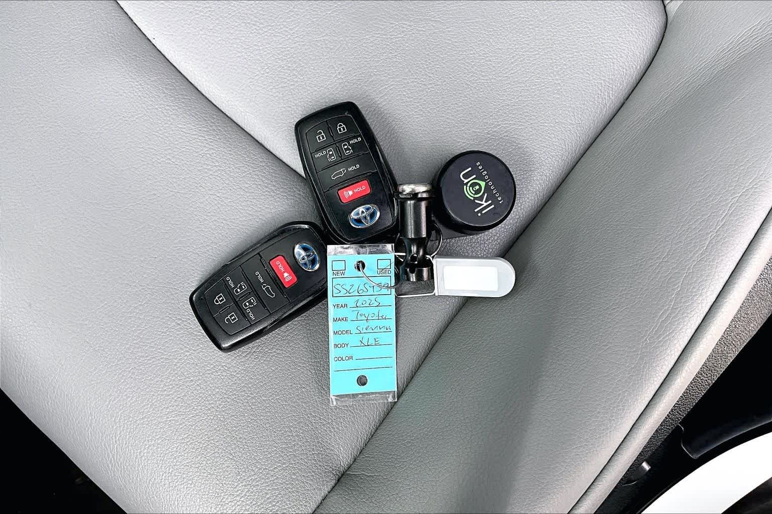 Used 2025 Wind Chill Pearl Toyota XLE image 15