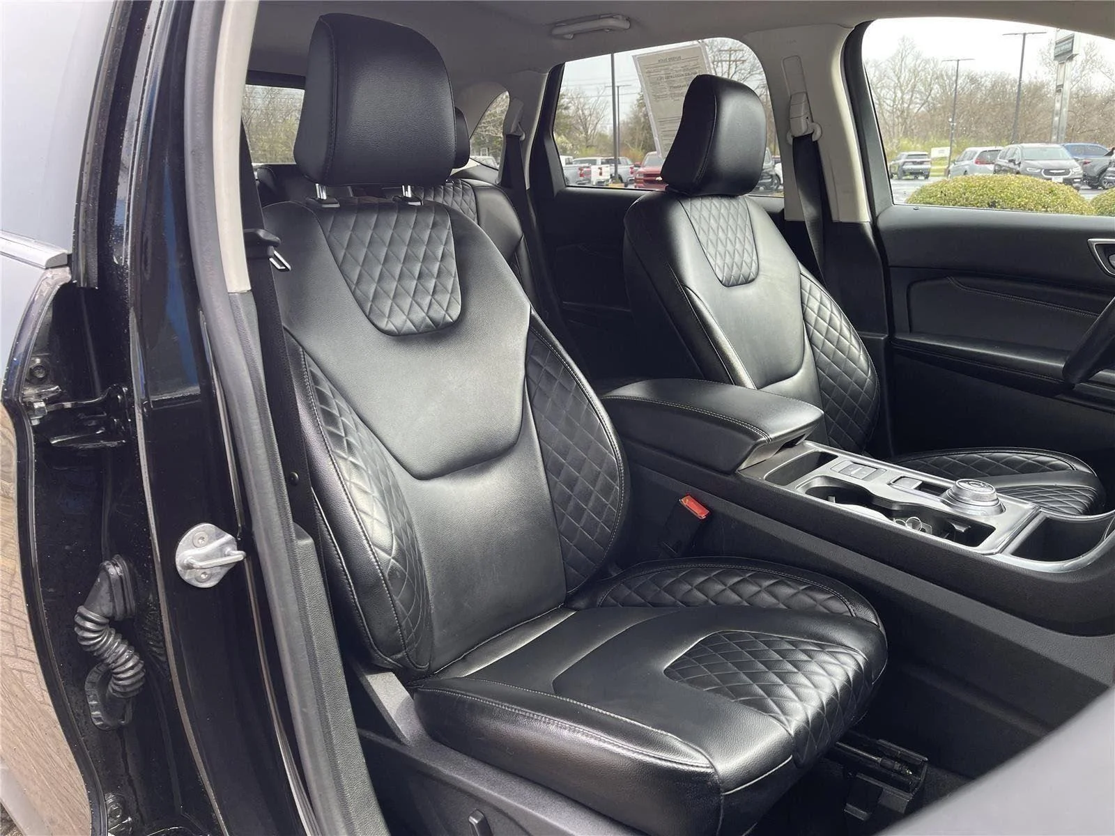 Used 2024 Agate Black Metallic Ford Titanium image 34