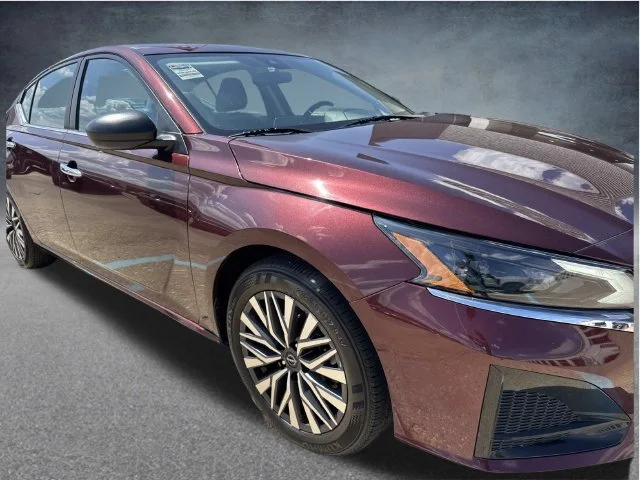 Used 2025 Red Nissan 2.5 SV image 3