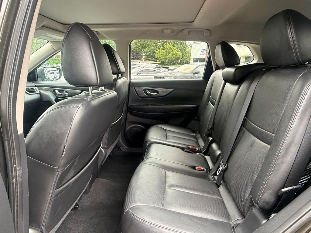 Used 2015 Black Nissan SL image 21