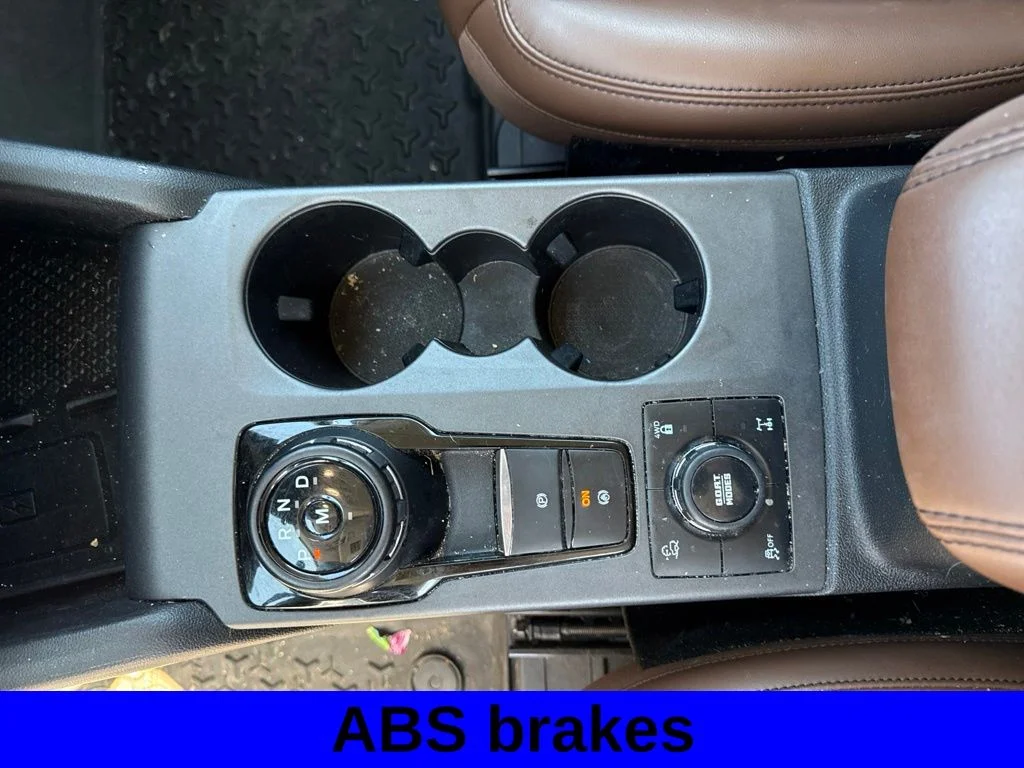 Used 2022 Oxford White Ford Badlands image 12