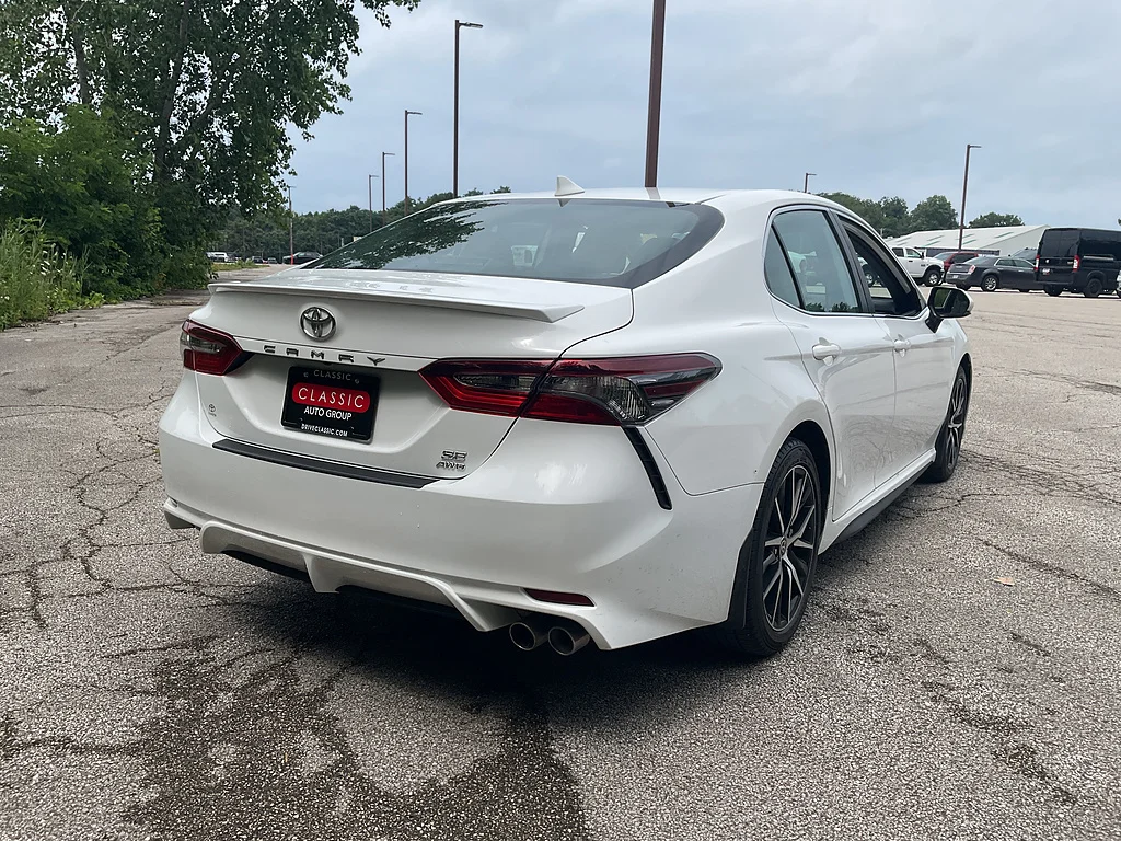 Used 2023 Ice Cap Toyota SE image 5