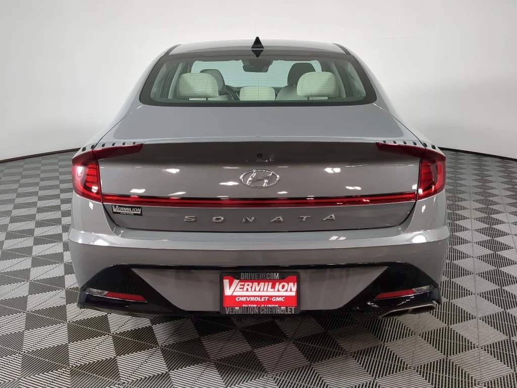 Used 2023 Gray Hyundai SEL image 7