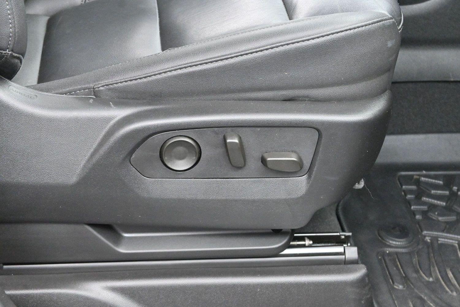 Used 2024 Black Chevrolet Z71 image 36