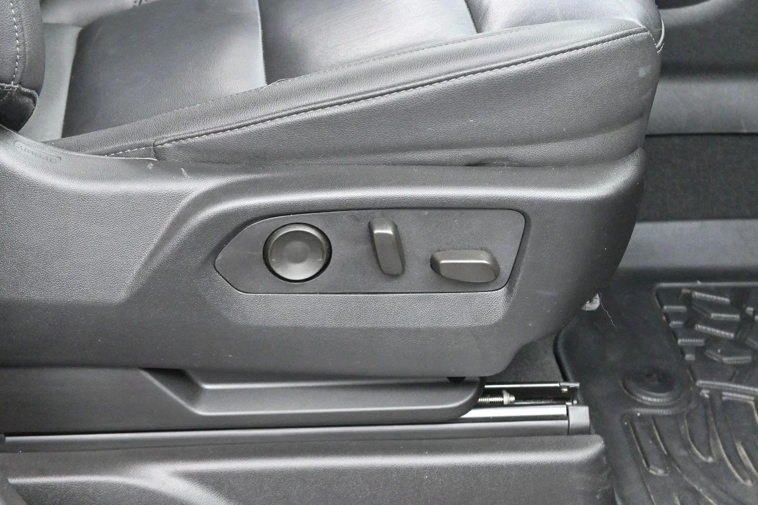 Used 2024 Black Chevrolet Z71 image 36