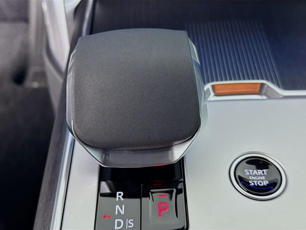 Certified Used 2025 Gray Land Rover Autobiography image 15