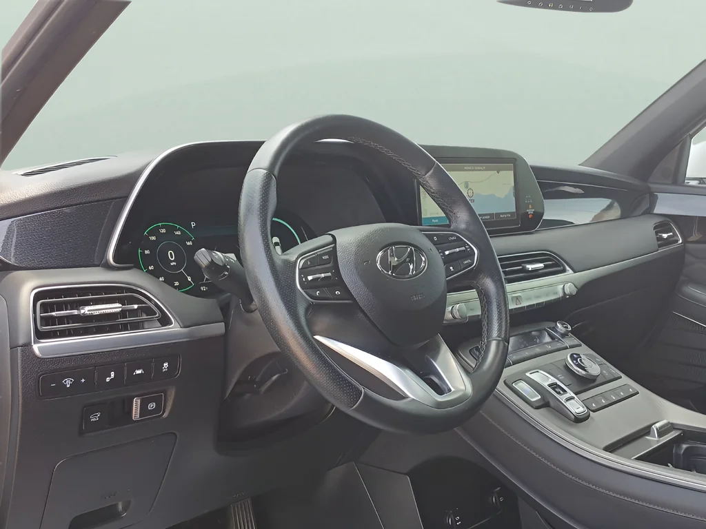 Used 2022 White Hyundai Calligraphy image 12