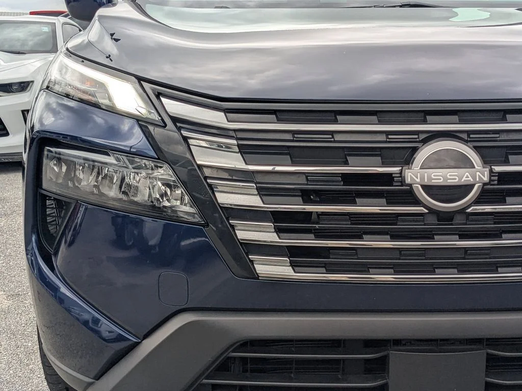 Used 2024 Blue Nissan SV image 9
