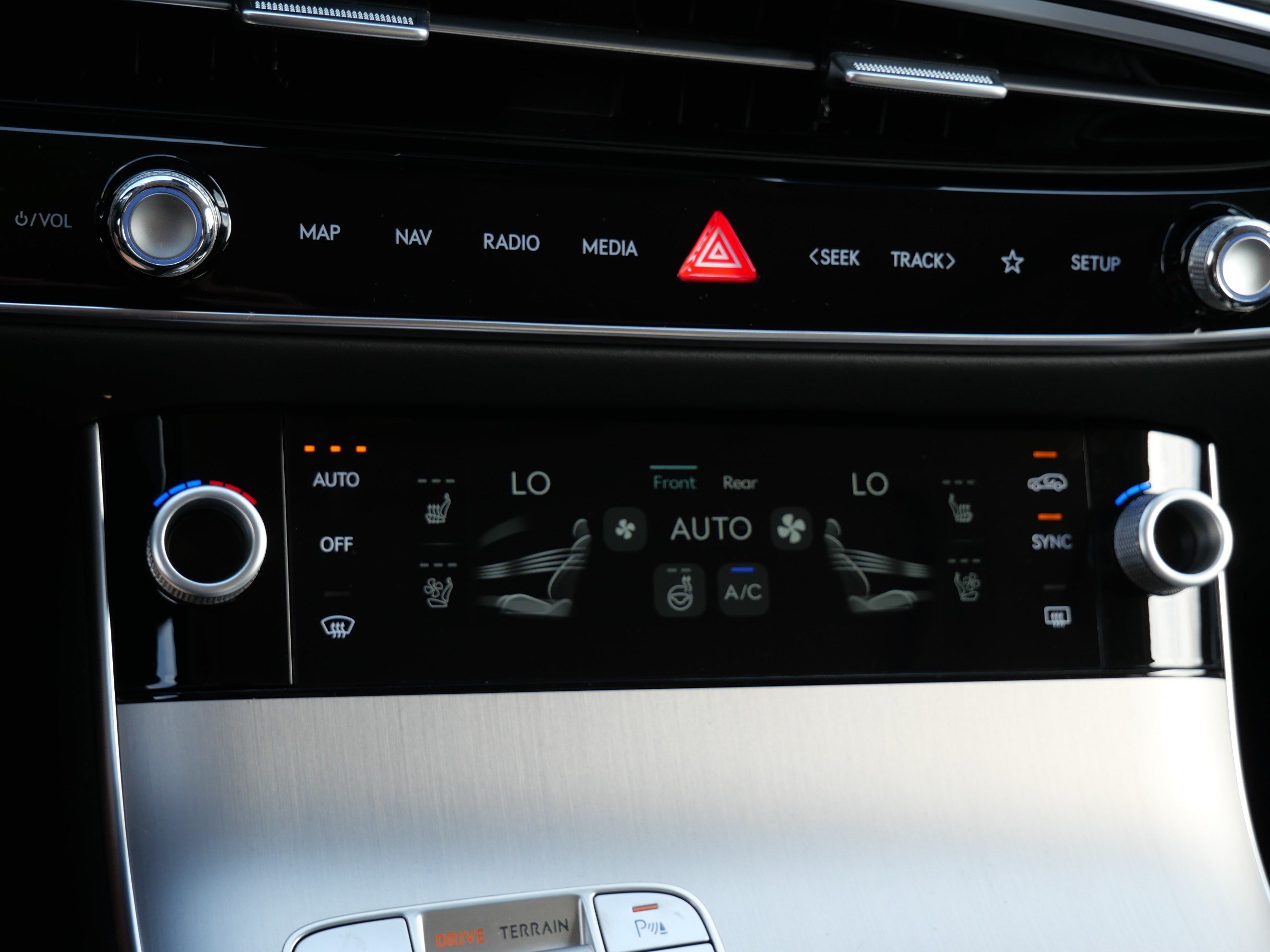 2026 GENESIS GV70 Advanced - Photo 9
