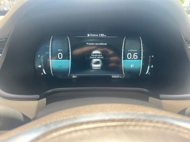 Used 2020 White Kia Luxury image 9