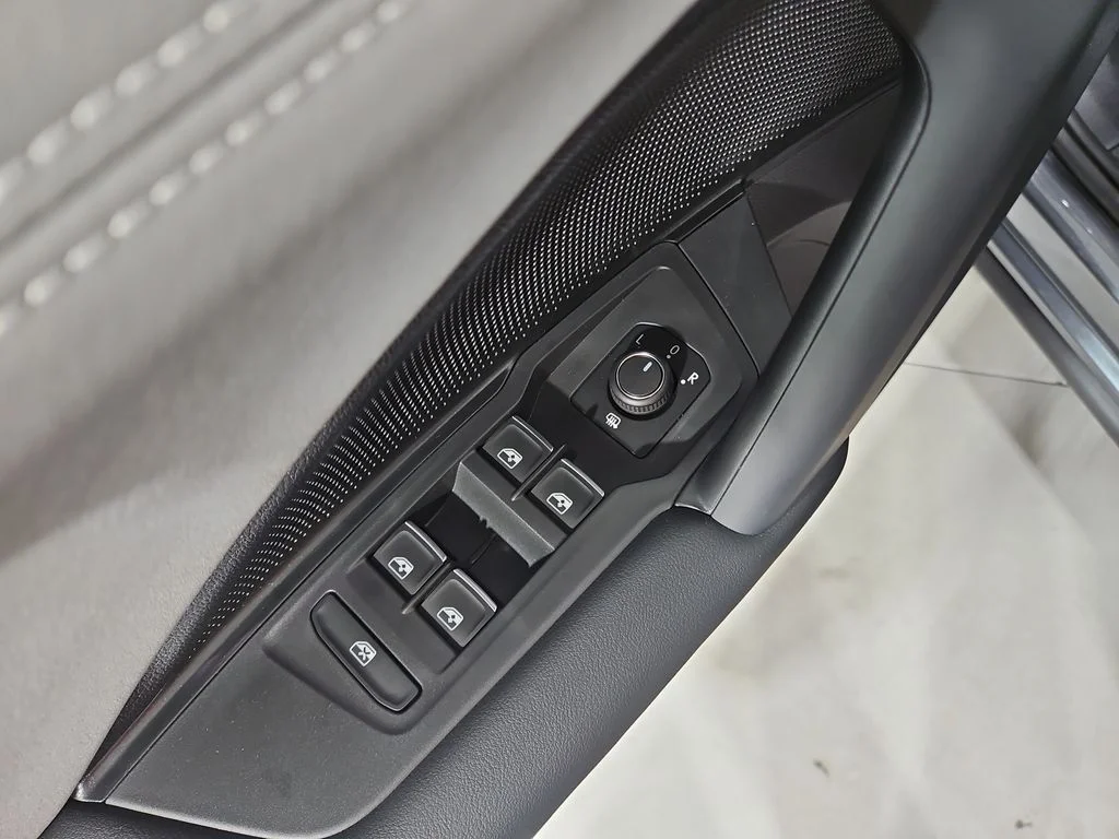 2026 Volkswagen Tiguan SE - Photo 11