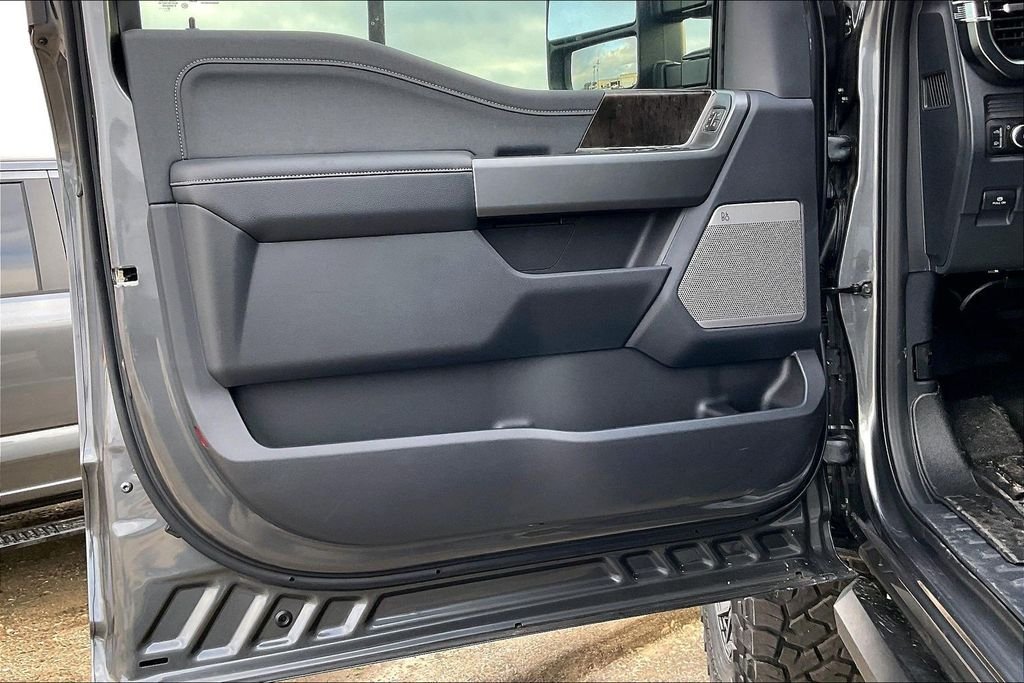 New 2026 Ford Super Duty F-250 Lariat 4D Crew Cab