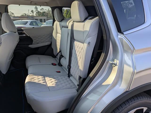 2025 Mitsubishi Outlander Plug-in Hybrid SEL - Photo 15