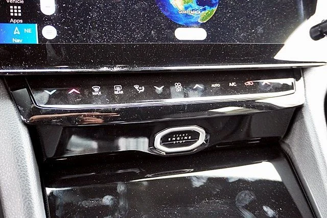 New 2026 Diamond Black Crystal Pearlcoat Jeep Limited image 33