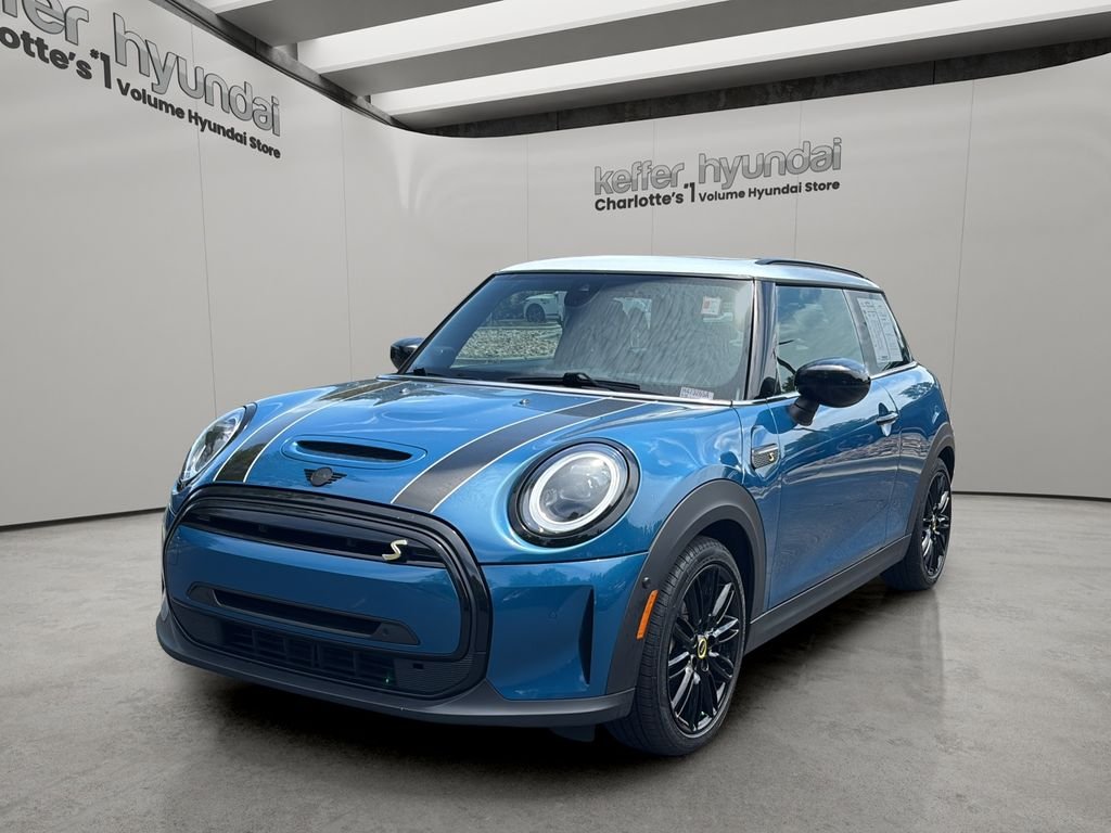 2023 MINI Hardtop Cooper SE's photo